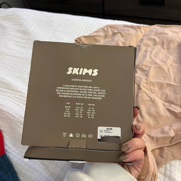 Skims ESSENTIAL T-SHIRT BODYSUIT Shapewear - Picture 7 of 10